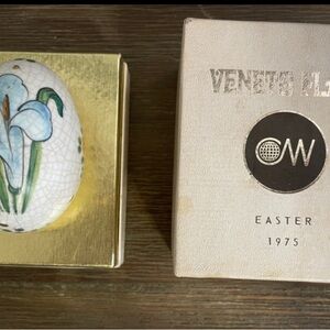 Vintage 1975 Hand Made Italy Veneto Flair Porcelain Egg 4858/7500 Easter Lily